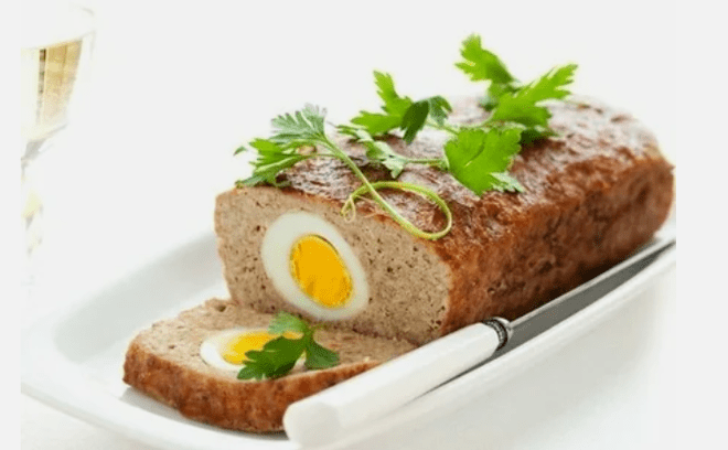 A meat roll with an egg on Ducan's diet