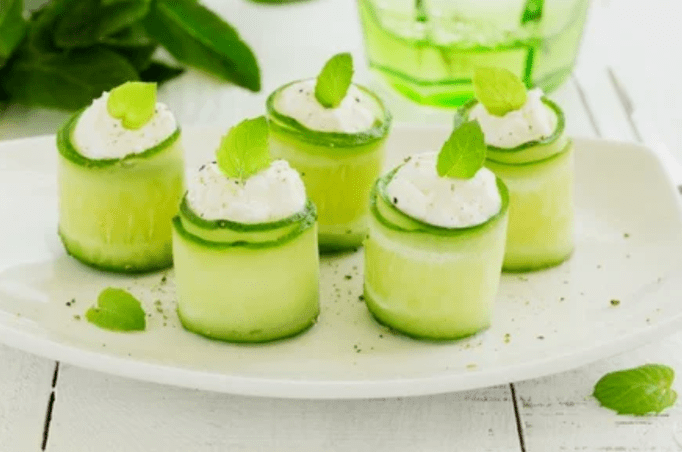 The cucumber is rolled in the attack phase